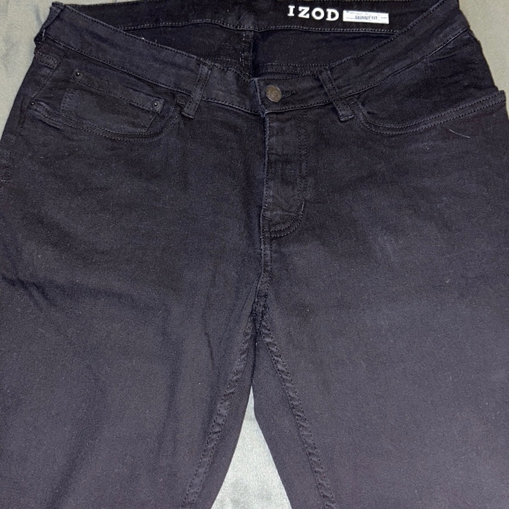 Men’s casual black IZOD jeans.